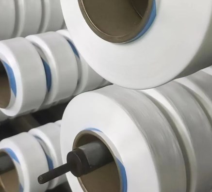 How does Spandex yarn improve the comfort and elasticity of fabrics?